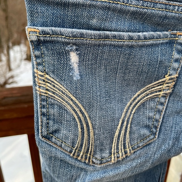 Light Wash Ripped Hollister Jeans - Picture 7 of 7